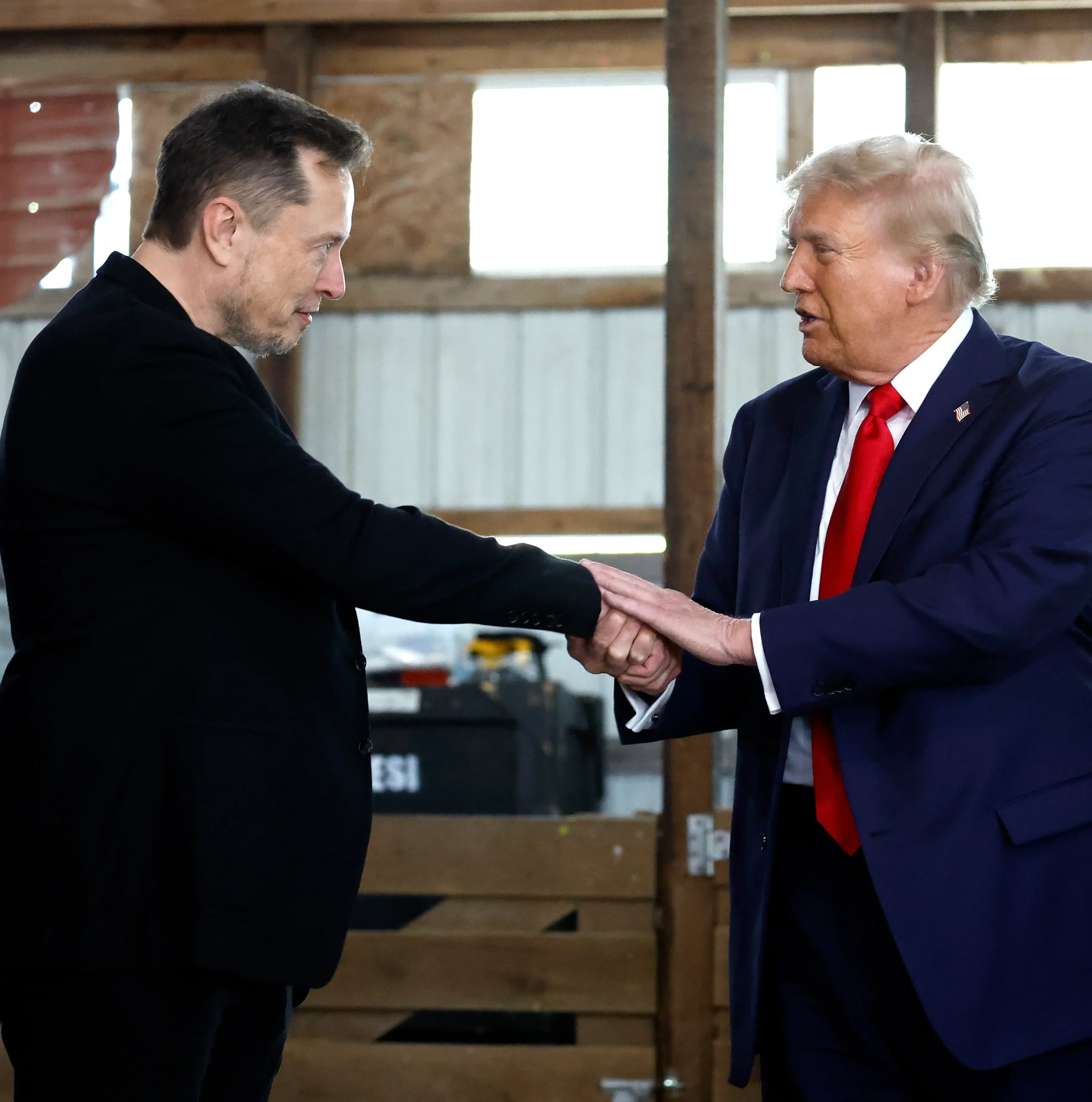Trump Musk si danno la mano